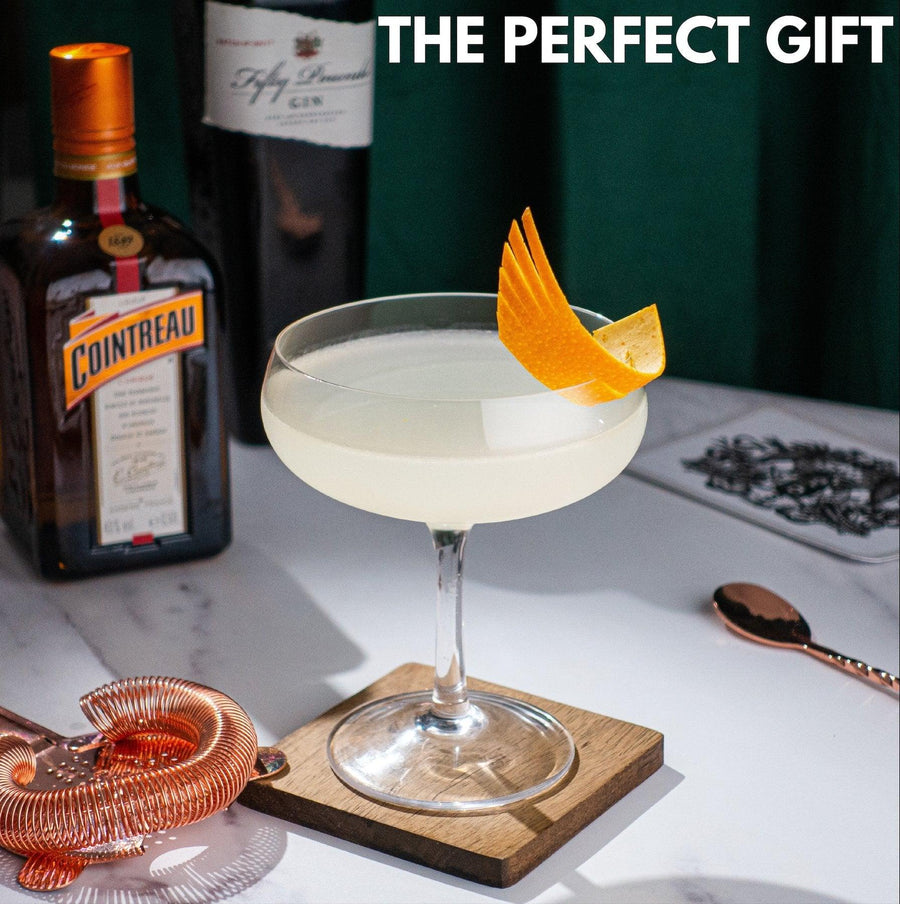 https://vemacity.com/cdn/shop/products/elegant-cocktail-shaker-set-with-2-x-handmade-martini-glasses-600113_900x.jpg?v=1701180246
